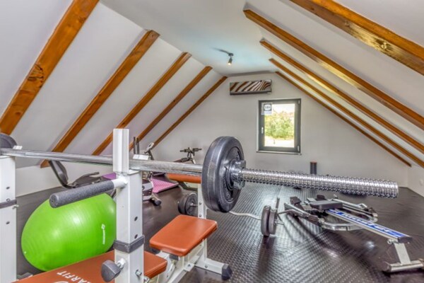 Foto van Four Bedroom Holiday House Mali Raj with Pool - Vakantiehuis in Ogulin - gym