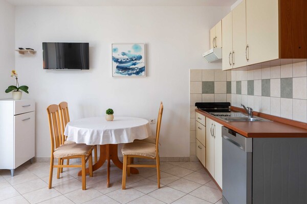Foto van Apartments Bella Vista -One Bedroom Apartment with Terrace and Sea View (A2) - Kitchen