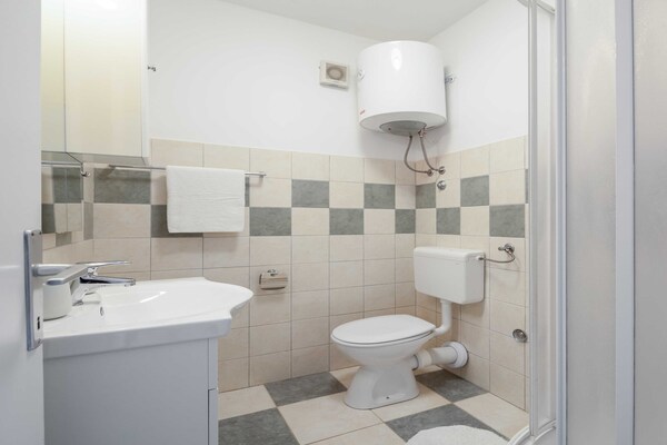 Foto van Apartments Bella Vista -One Bedroom Apartment with Terrace and Sea View (A2) - BathRoom