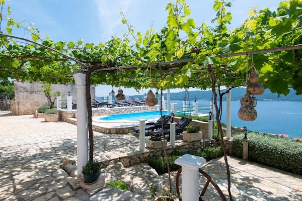 Foto van Beautiful Villa Anita - Four Bedroom Villa with Outdoor Swimming Pool - GardenSummer
