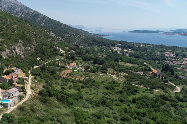 Foto van Beautiful Villa Anita - Four Bedroom Villa with Outdoor Swimming Pool - Outdoor
