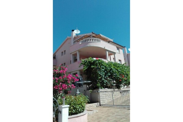 Foto van Appartement in Zaboric vlakbij het strand - Vakantiehuis in Žaborić - Outdoor