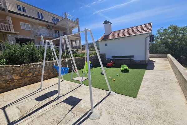 Foto van Gezellig studio-appartement in Grebaštica - Vakantiehuis in Grebaštica - terrace