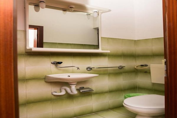 Foto van Appartement in Šibenik bij zandstranden - Vakantiehuis in Šibenik-Brodarica - BathRoom