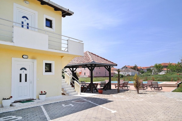 Foto van Appartement in Privlaka bij Zandstranden - Vakantiehuis in Privlaka - ExteriorSummer
