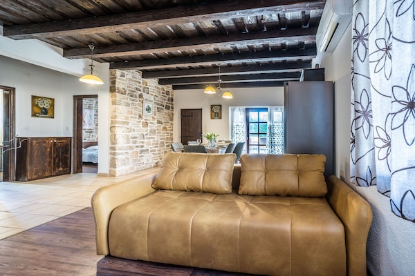 Foto van Vakantiehuis in Sukošan bij zee - Vakantiehuis in Sukosan - LivingRoom