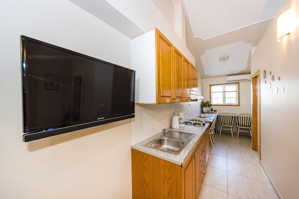 Foto van Beachfront apartment Mareo 6 - Vakantiehuis in Zaton - Kitchen
