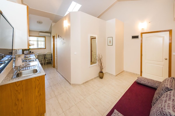Foto van Beachfront apartment Mareo 6 - Vakantiehuis in Zaton - Kitchen