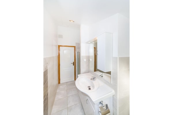 Foto van Beachfront apartment Mareo 6 - Vakantiehuis in Zaton - BathRoom