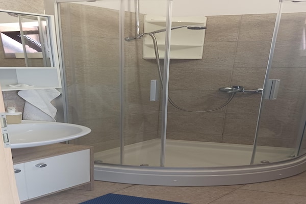 Foto van Appartement bij Paklenica en Adriatische Zee - Vakantiehuis in Starigrad Paklenica - BathRoom