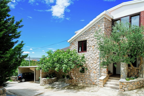 Foto van Appartement bij Paklenica en Adriatische Zee - Vakantiehuis in Starigrad Paklenica - ExteriorSummer