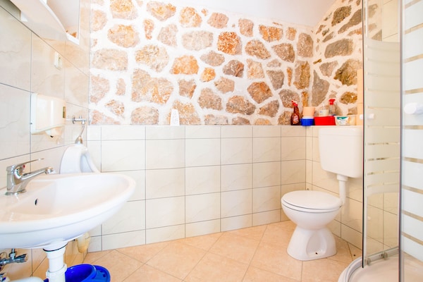 Foto van Vakantiehuis in Seline bij de Zee - Vakantiehuis in Seline - BathRoom