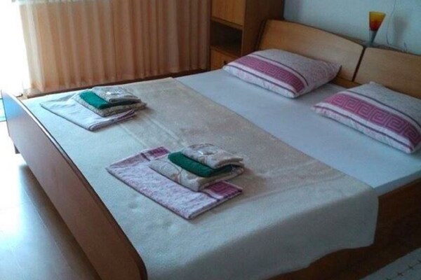Foto van Vakantiehuis in Starigrad bij Paklenica - Vakantiehuis in Starigrad - BedRoom