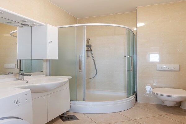 Foto van Appartement in Nevidane aan het strand - Vakantiehuis in Neviđane - BathRoom