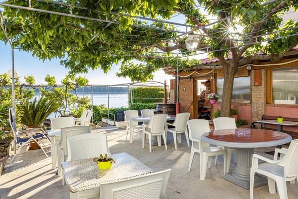 Foto van Appartement Rab met privésteiger en zeezicht - Vakantiehuis in Rab - GardenSummer