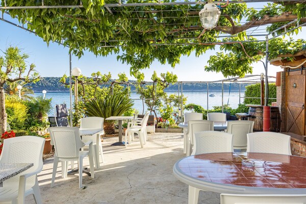 Foto van Appartement Rab met privésteiger en zeezicht - Vakantiehuis in Rab - GardenSummer