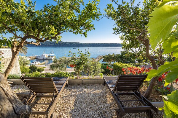 Foto van Appartement Rab met privésteiger en zeezicht - Vakantiehuis in Rab - GardenSummer