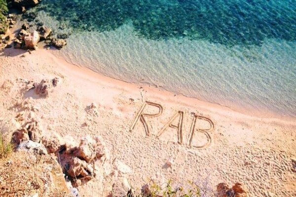 Foto van Appartement Rab met privésteiger en zeezicht - Vakantiehuis in Rab - AreaSummer20KM