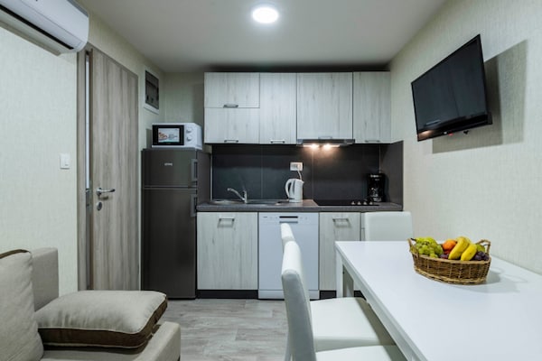 Foto van Stacaravan in Banjole met zwembad bij strand - Vakantiehuis in Banjole - Kitchen