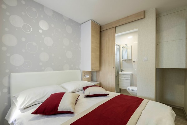 Foto van Stacaravan in Banjole met zwembad bij strand - Vakantiehuis in Banjole - BedRoom