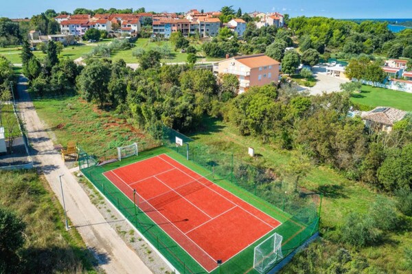Foto van Stacaravan in Banjole bij Strand - Vakantiehuis in Banjole - ParkFacilities