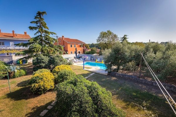 Foto van Villa in Pula bij Romeins Amphitheater - Vakantiehuis in Pula - ExteriorSummer