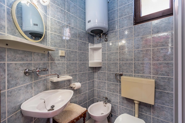 Foto van Appartement in Ližnjan met Zwembad - Vakantiehuis in Ližnjan - BathRoom