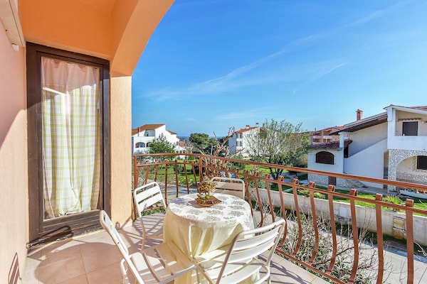 Foto van Appartement in Ližnjan met Zwembad - Vakantiehuis in Ližnjan - TerraceBalcony