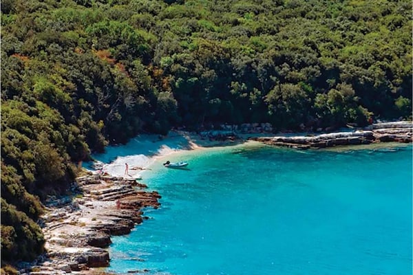Foto van Appartement in Ližnjan met Zwembad - Vakantiehuis in Ližnjan - AreaSummer5KM