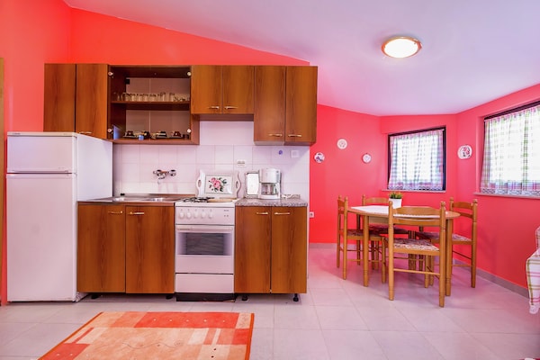 Foto van Appartement in Ližnjan met Zwembad - Vakantiehuis in Ližnjan - Kitchen