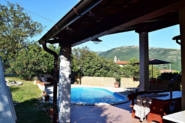 Foto van Appartement met privézwembad - Vakantiehuis in Stepcici - Outdoor