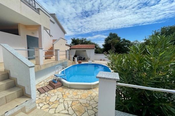 Foto van Aangenaam appartement met zwembad - Vakantiehuis in Stranici kod Nove Vasi - PoolOfHouse