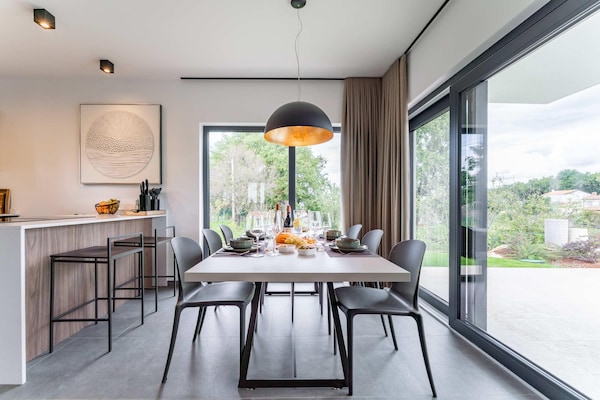Foto van Boutique villa op de heuvel - Vakantiehuis in Vranje Selo - DiningRoom