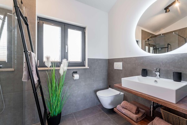 Foto van Boutique villa op de heuvel - Vakantiehuis in Vranje Selo - BathRoom