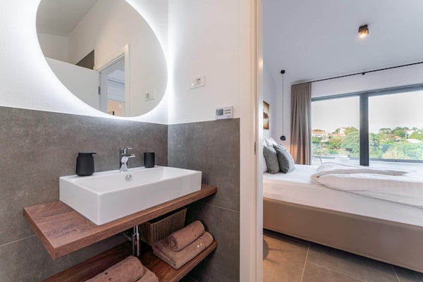 Foto van Boutique villa op de heuvel - Vakantiehuis in Vranje Selo - BathRoom