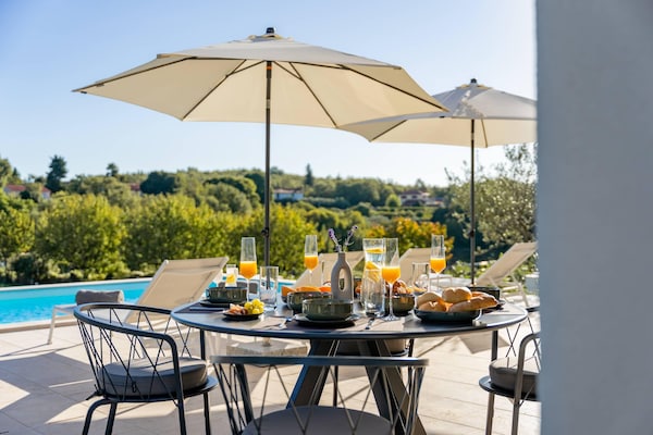 Foto van Boutique villa op de heuvel - Vakantiehuis in Vranje Selo - TerraceBalcony