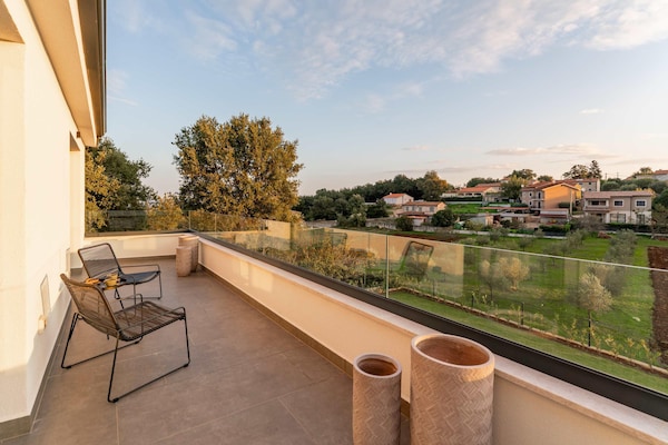 Foto van Boutique villa op de heuvel - Vakantiehuis in Vranje Selo - TerraceBalcony