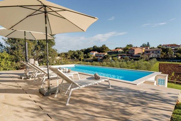 Foto van Boutique villa op de heuvel - Vakantiehuis in Vranje Selo - TerraceBalcony