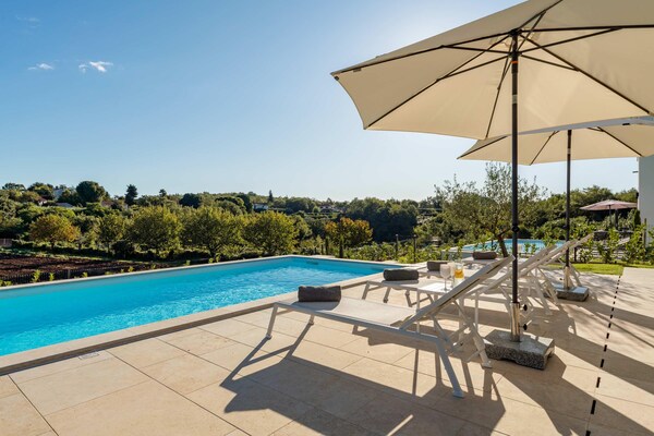 Foto van Boutique villa op de heuvel - Vakantiehuis in Vranje Selo - TerraceBalcony