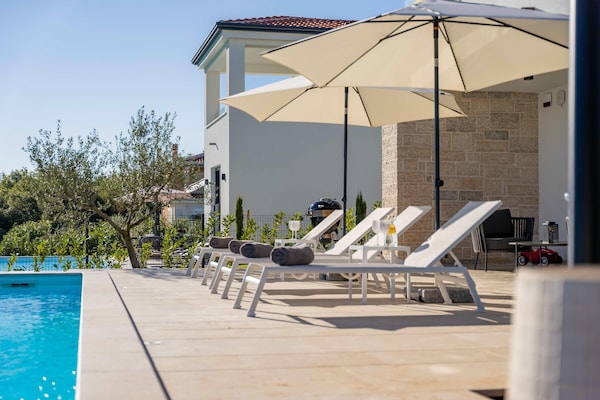 Foto van Boutique villa op de heuvel - Vakantiehuis in Vranje Selo - TerraceBalcony