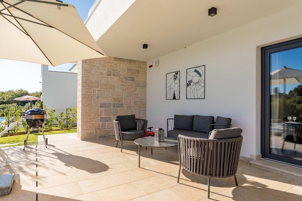 Foto van Boutique villa op de heuvel - Vakantiehuis in Vranje Selo - TerraceBalcony