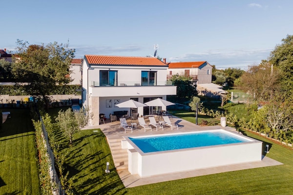 Foto van Boutique villa op de heuvel - Vakantiehuis in Vranje Selo - ExteriorSummer