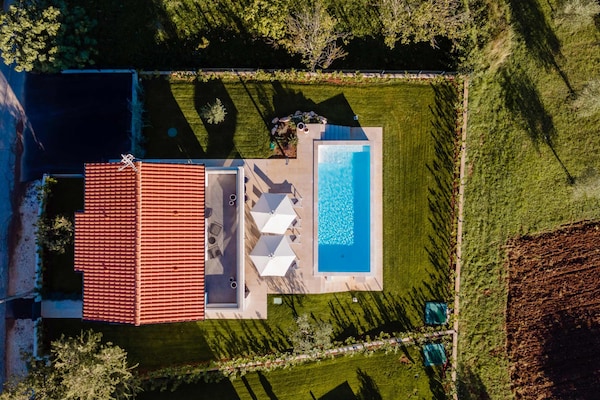 Foto van Boutique villa op de heuvel - Vakantiehuis in Vranje Selo - ExteriorSummer