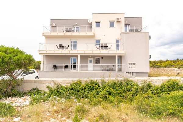 Foto van Appartement in Novalja bij Strand - Vakantiehuis in Novalja - ExteriorSummer