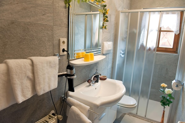 Foto van Boerderij in Funes Vallei met Dolomieten Uitzicht - Vakantiehuis in Villnöß - BathRoom