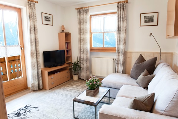 Foto van Boerderij in Funes Vallei met Dolomieten Uitzicht - Vakantiehuis in Villnöß - LivingRoom