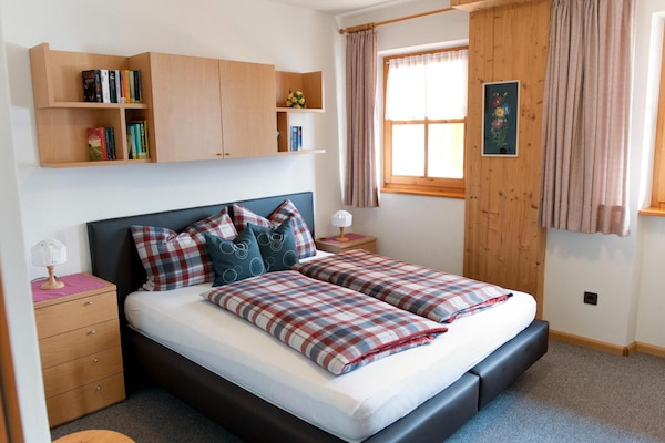 Foto van Boerderij in Funes Vallei met Dolomieten Uitzicht - Vakantiehuis in Villnöß - BedRoom