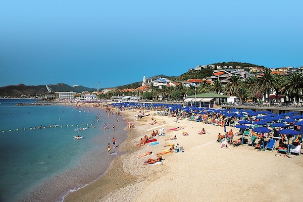Foto van Appartement in Pietra Ligure met terras - Vakantiehuis in Pietra Ligure - WaterView