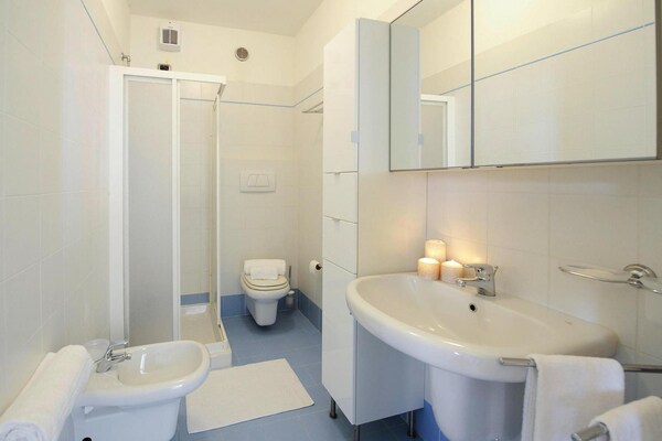 Foto van Vakantiehuis in Porlezza met uitzicht op het meer - Vakantiehuis in Porlezza - BathRoom