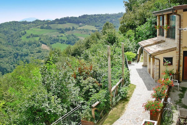 Foto van Stijlvol appartement voor 6 in Montefortino - Vakantiehuis in Montefortino - ViewSummer